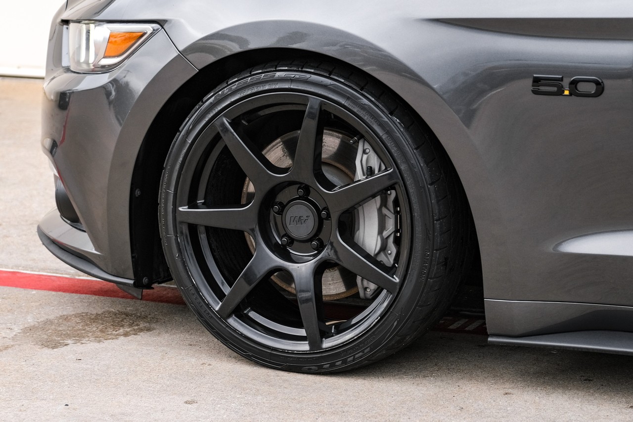 Ford Mustang Vehicle Main Gallery Image 49