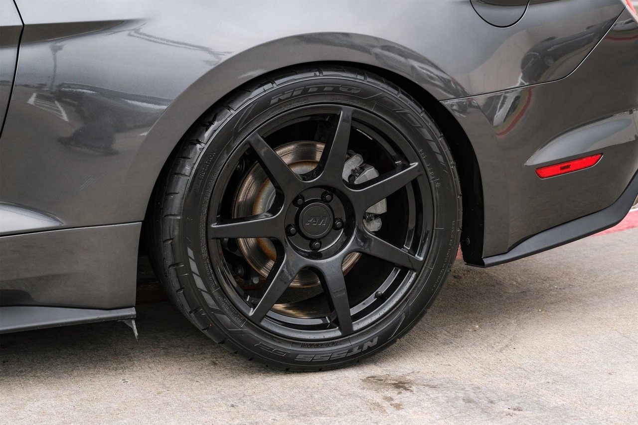 Ford Mustang Vehicle Main Gallery Image 50