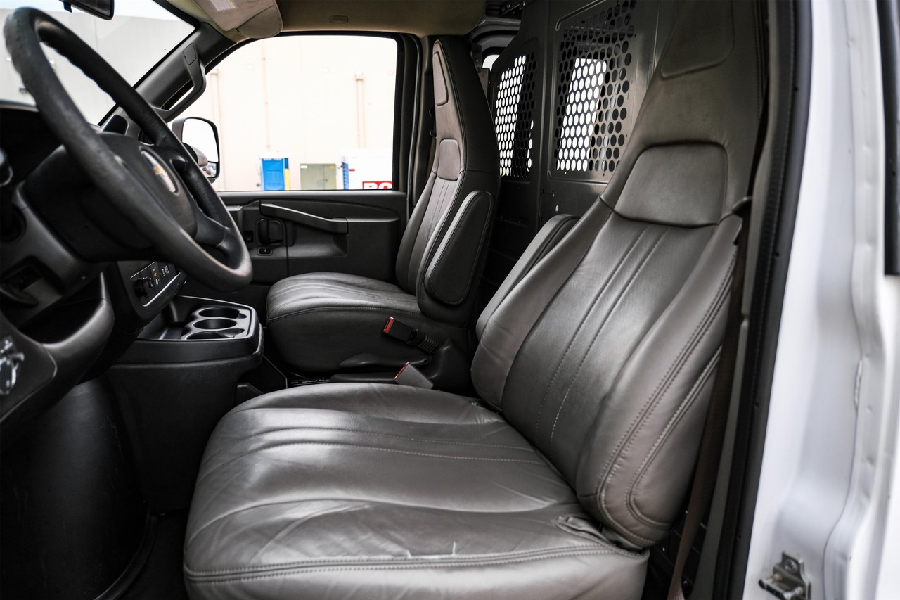 Chevrolet Express Cargo Van Vehicle Main Gallery Image 24