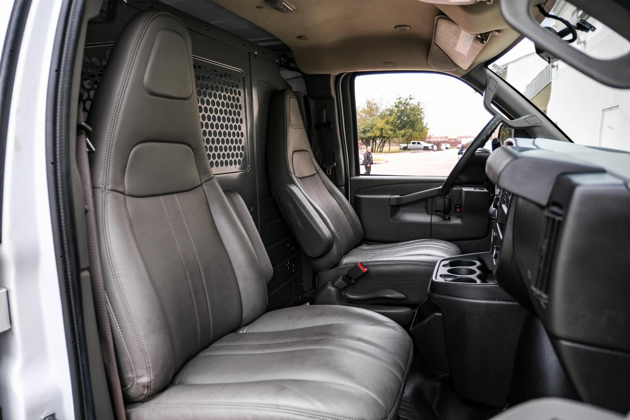 Chevrolet Express Cargo Van Vehicle Main Gallery Image 25