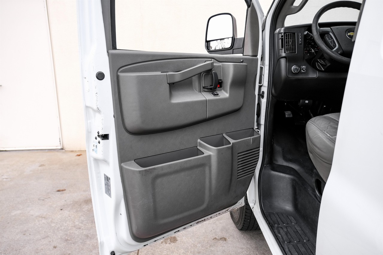 Chevrolet Express Cargo Van Vehicle Main Gallery Image 28