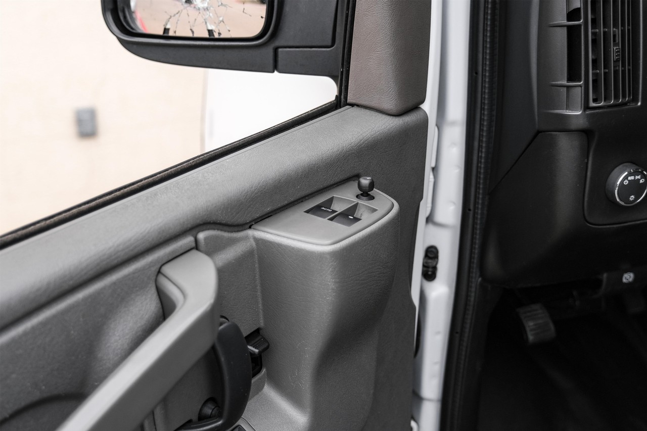 Chevrolet Express Cargo Van Vehicle Main Gallery Image 29