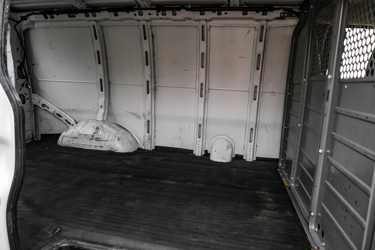 Chevrolet Express Cargo Van Vehicle Main Gallery Image 34