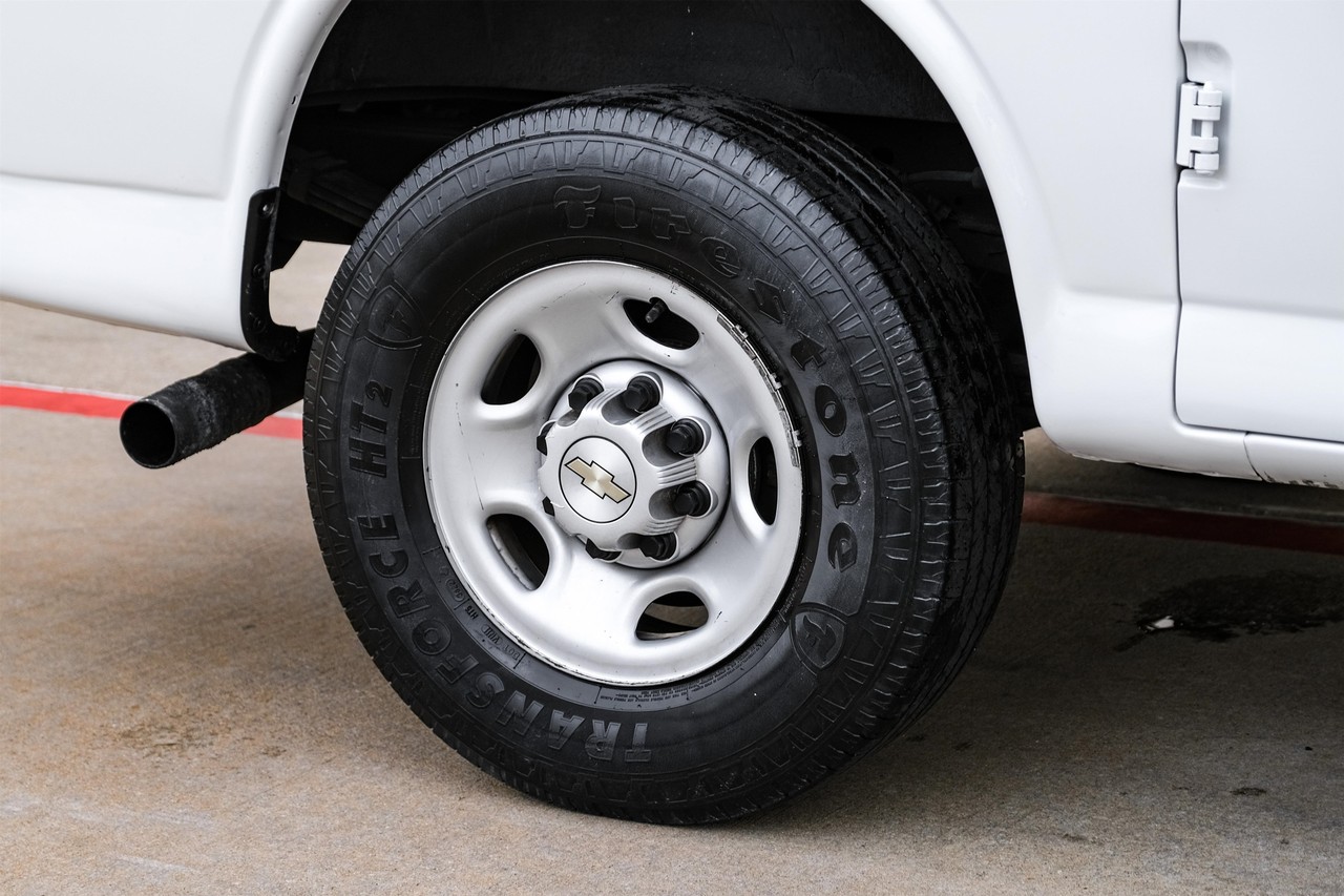 Chevrolet Express Cargo Van Vehicle Main Gallery Image 36