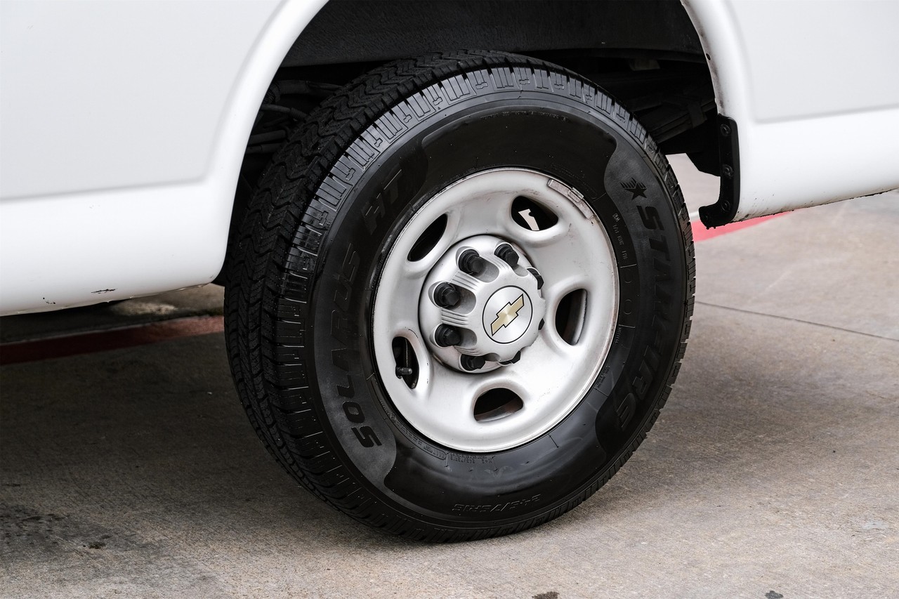 Chevrolet Express Cargo Van Vehicle Main Gallery Image 38