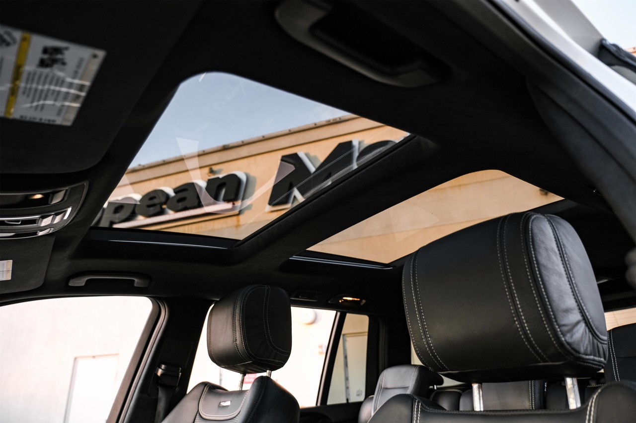 Mercedes-Benz GL-Class Vehicle Main Gallery Image 05