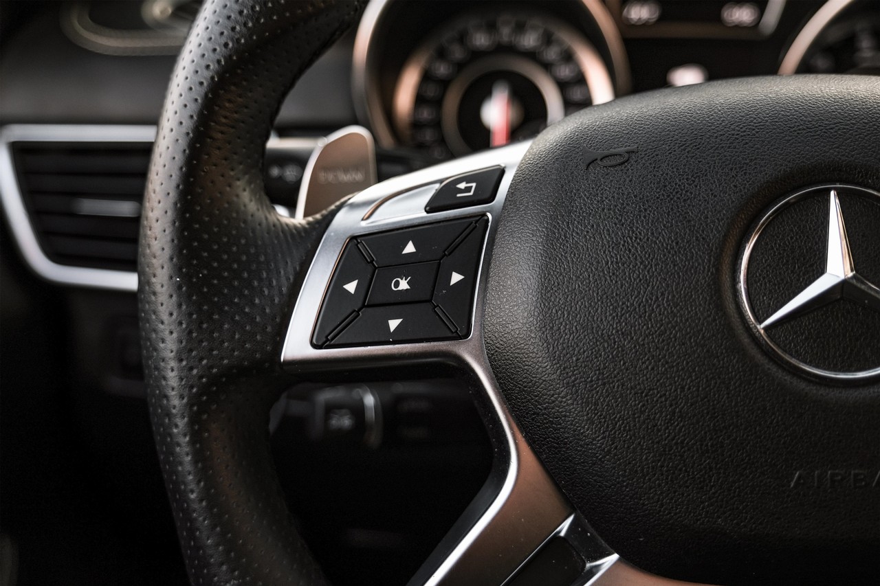 Mercedes-Benz GL-Class Vehicle Main Gallery Image 17