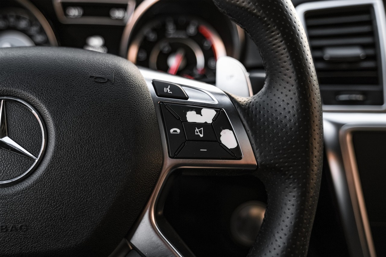 Mercedes-Benz GL-Class Vehicle Main Gallery Image 18