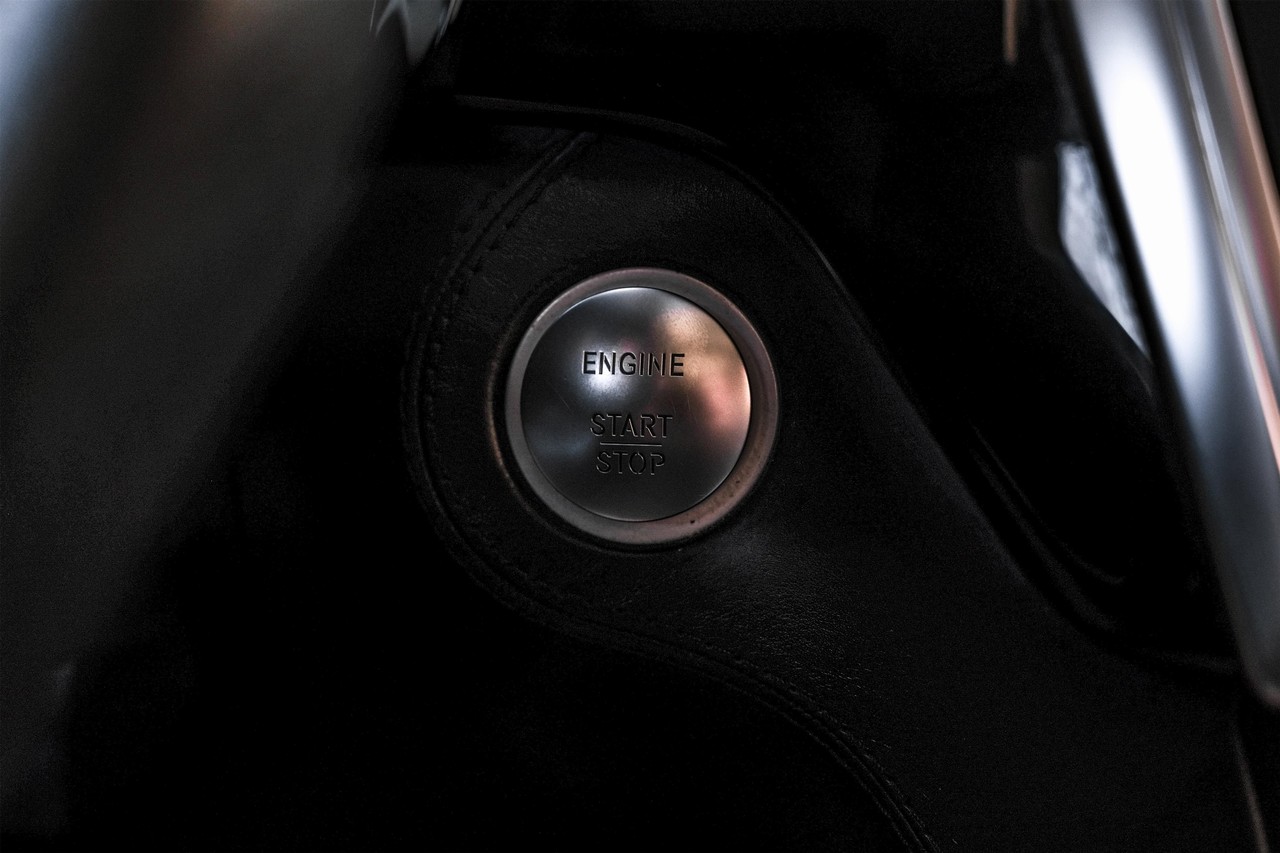 Mercedes-Benz GL-Class Vehicle Main Gallery Image 21