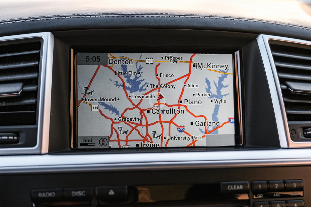 Mercedes-Benz GL-Class Vehicle Main Gallery Image 22