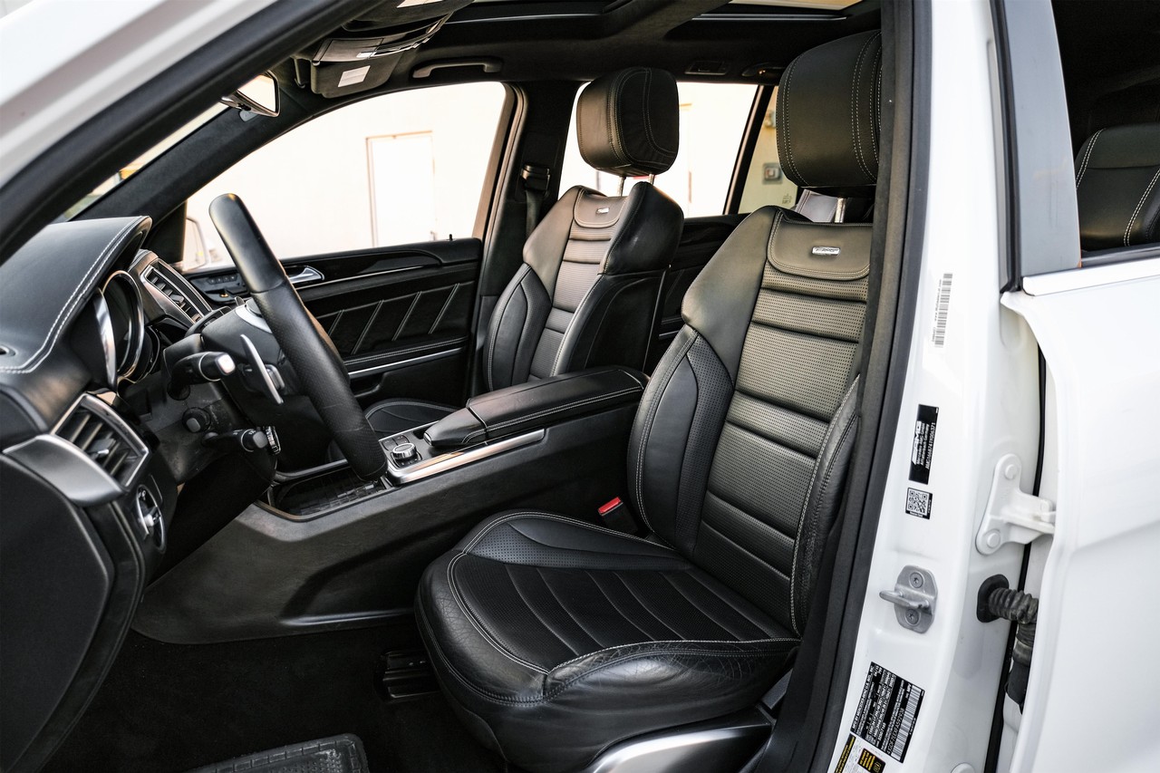 Mercedes-Benz GL-Class Vehicle Main Gallery Image 29