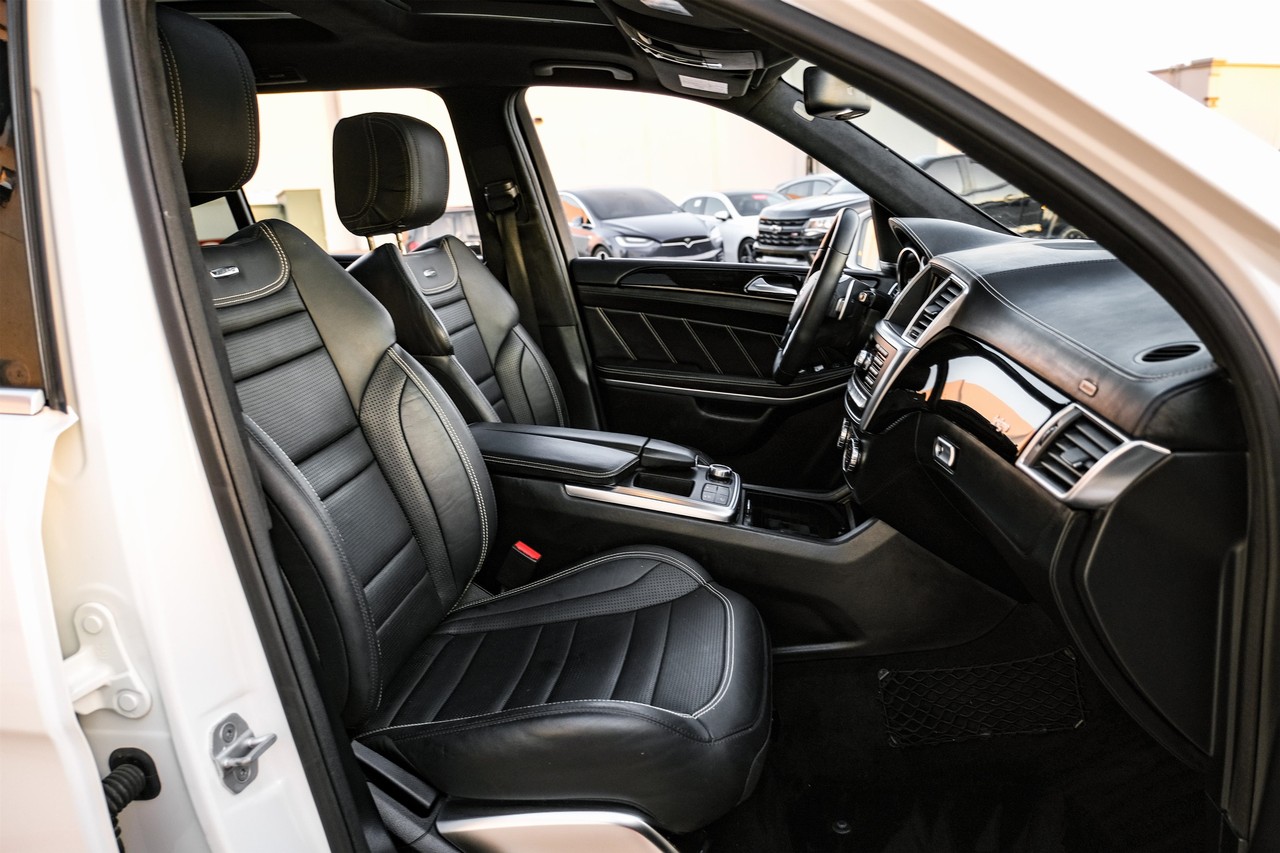 Mercedes-Benz GL-Class Vehicle Main Gallery Image 30