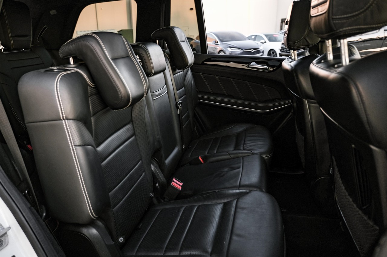 Mercedes-Benz GL-Class Vehicle Main Gallery Image 32