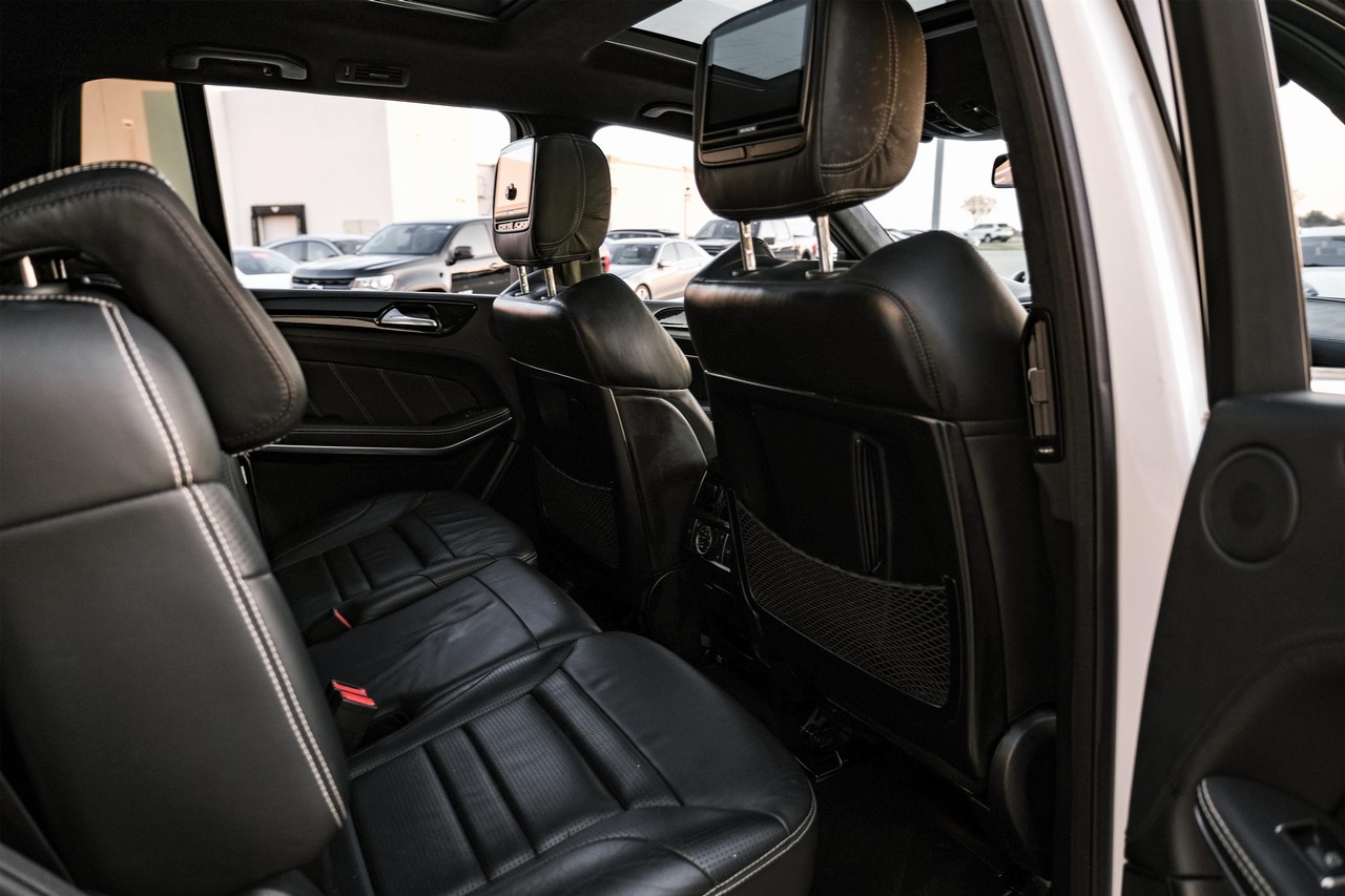 Mercedes-Benz GL-Class Vehicle Main Gallery Image 33