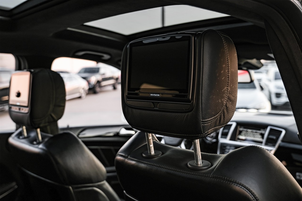 Mercedes-Benz GL-Class Vehicle Main Gallery Image 34