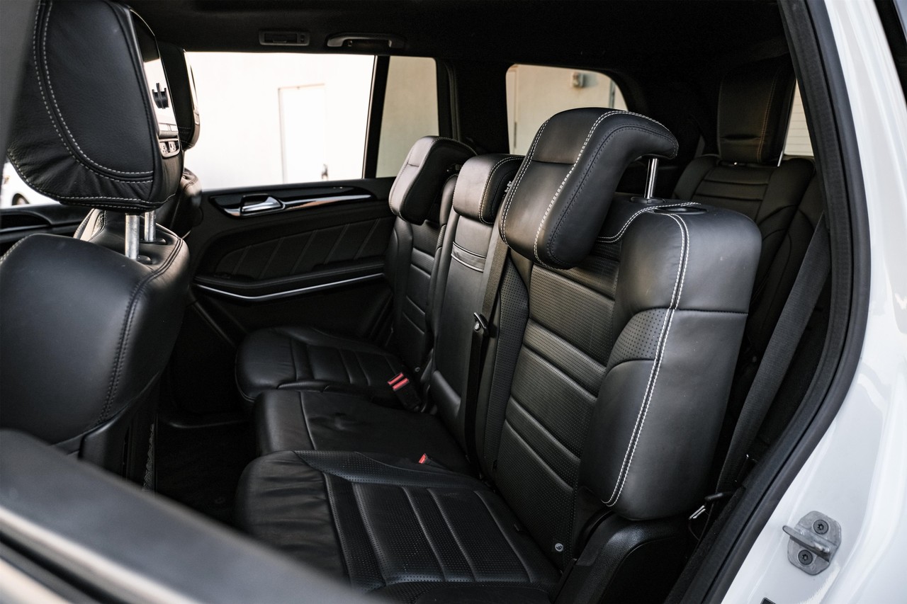 Mercedes-Benz GL-Class Vehicle Main Gallery Image 37