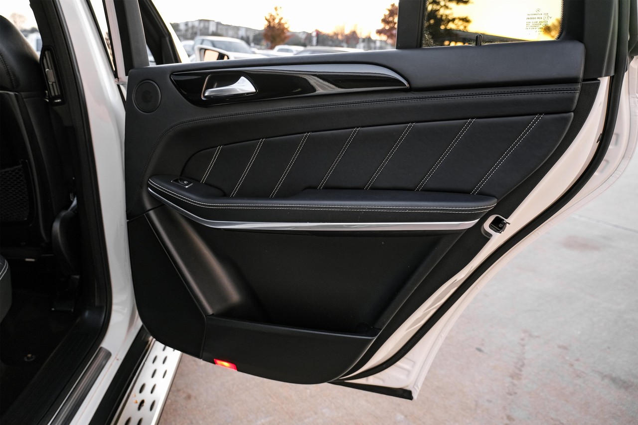 Mercedes-Benz GL-Class Vehicle Main Gallery Image 45