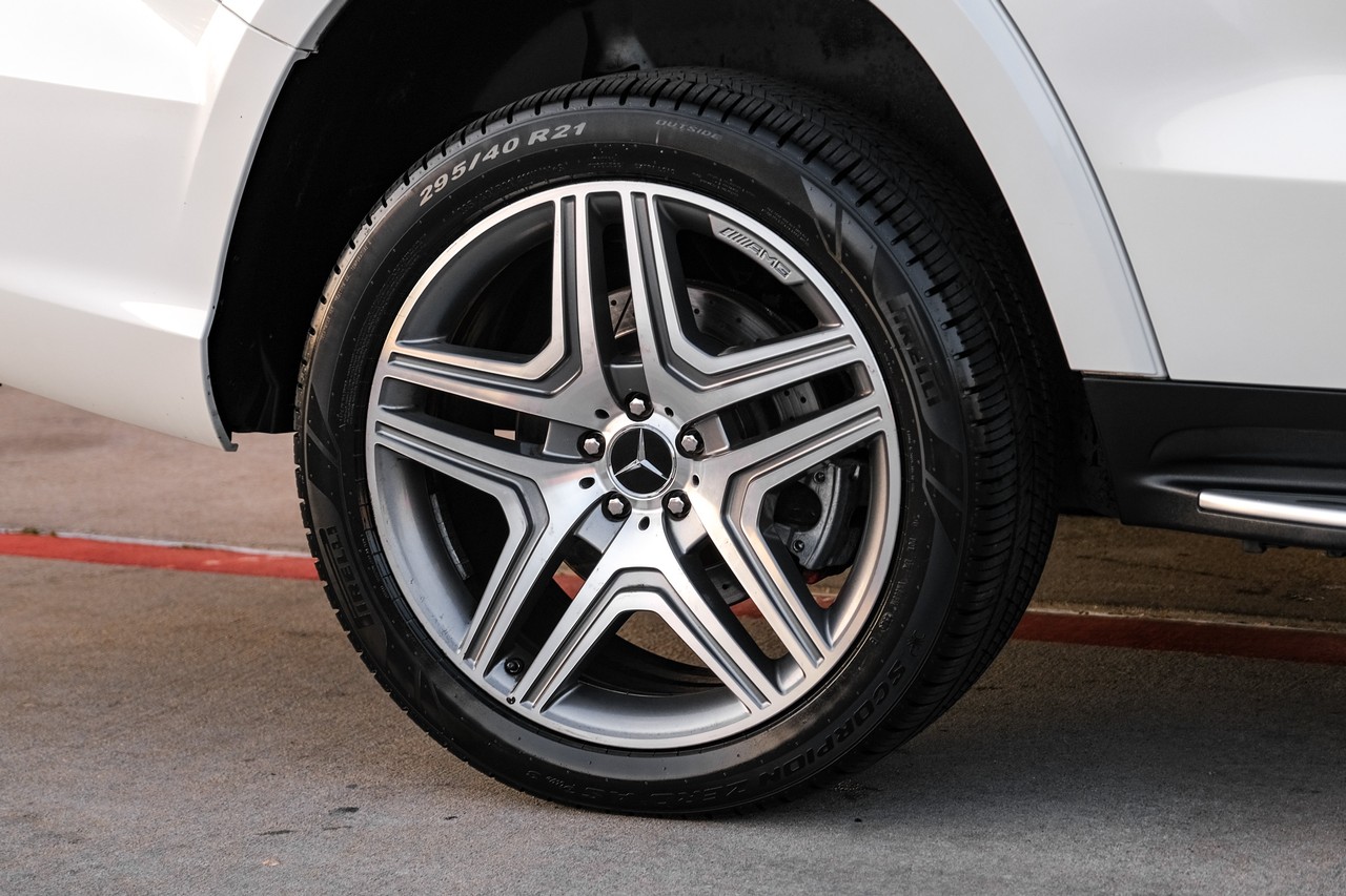 Mercedes-Benz GL-Class Vehicle Main Gallery Image 51