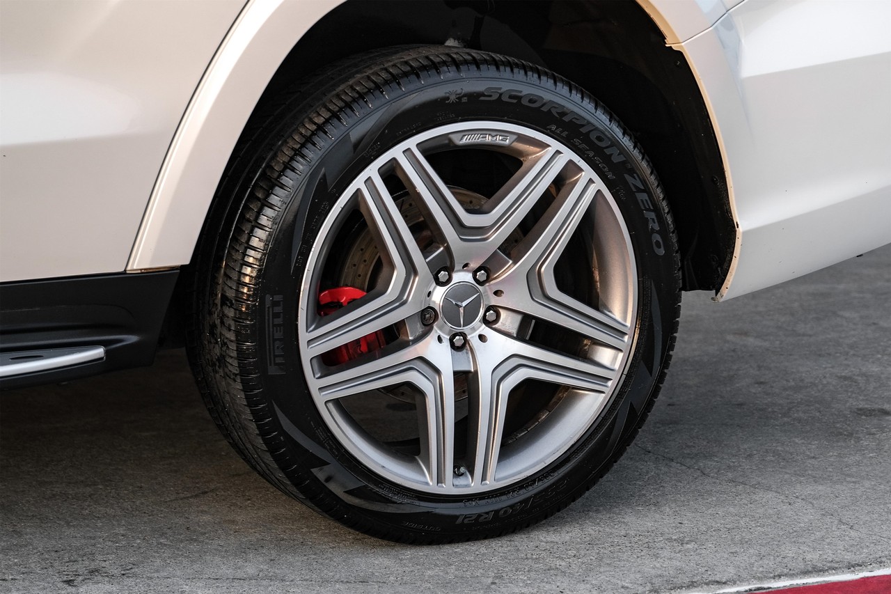 Mercedes-Benz GL-Class Vehicle Main Gallery Image 54