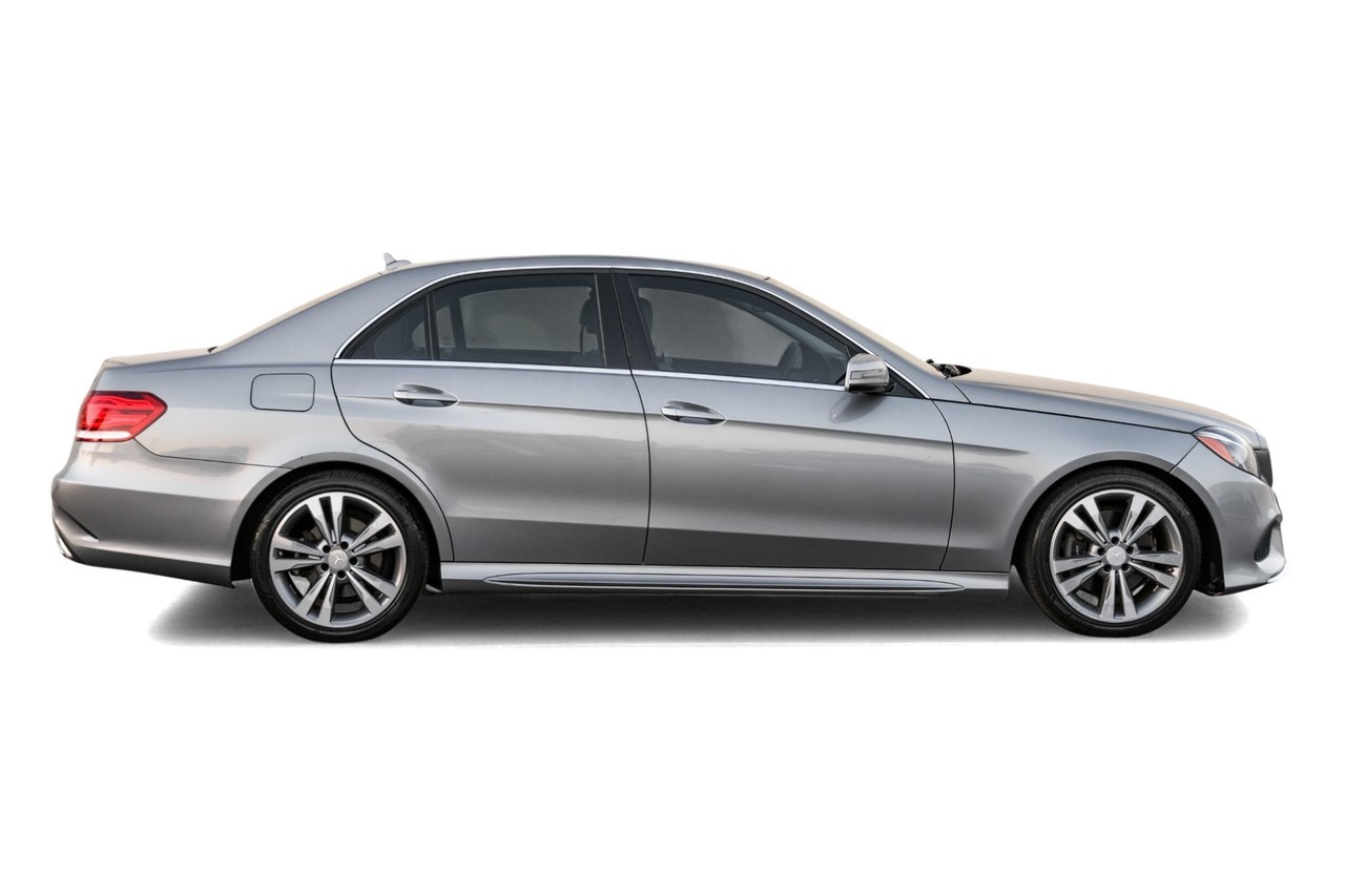 Mercedes-Benz E-Class Vehicle Main Gallery Image 08