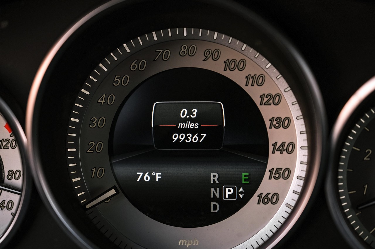 Mercedes-Benz E-Class Vehicle Main Gallery Image 20