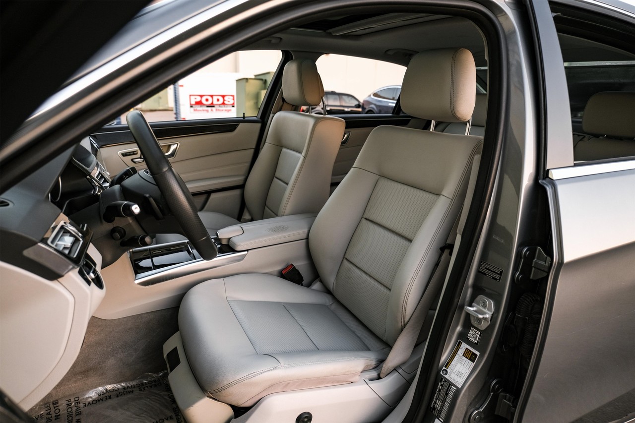 Mercedes-Benz E-Class Vehicle Main Gallery Image 31