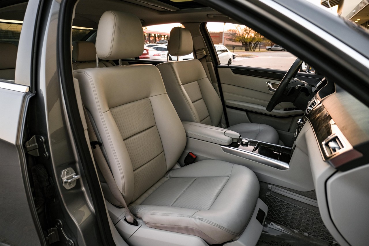 Mercedes-Benz E-Class Vehicle Main Gallery Image 33