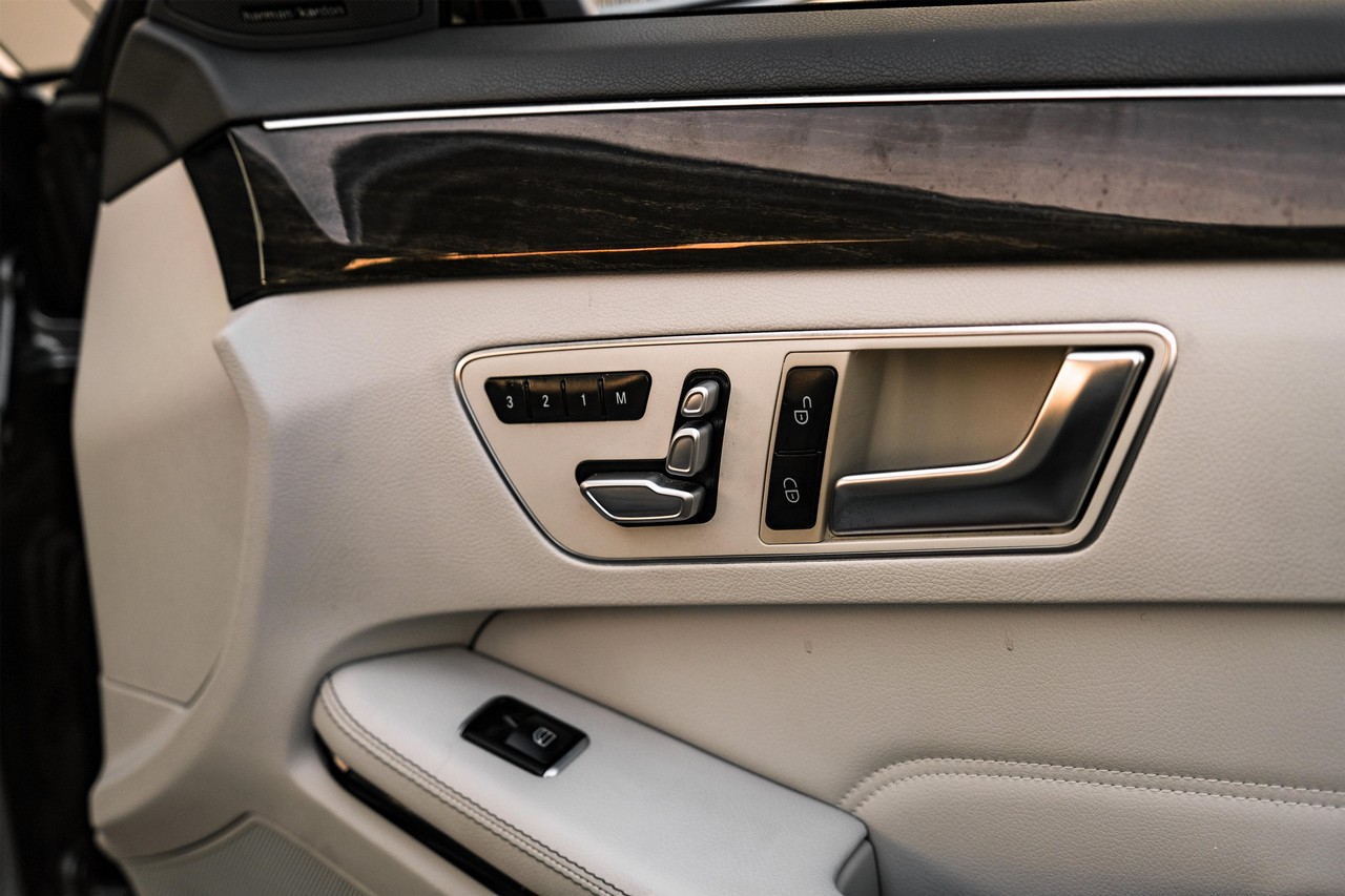 Mercedes-Benz E-Class Vehicle Main Gallery Image 41