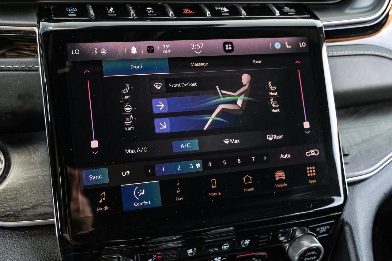 Jeep Grand Cherokee 4xe Vehicle Main Gallery Image 30