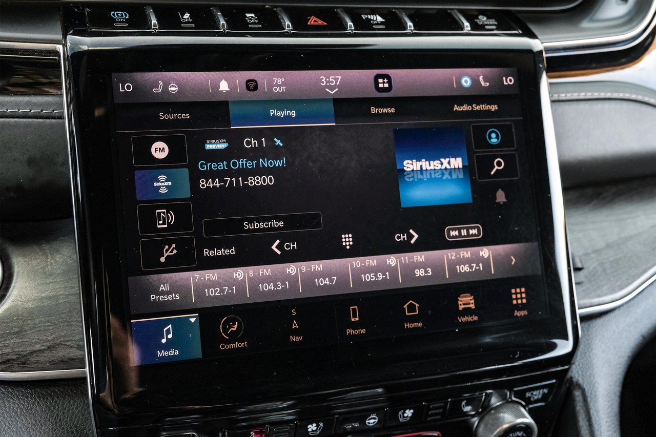 Jeep Grand Cherokee 4xe Vehicle Main Gallery Image 31