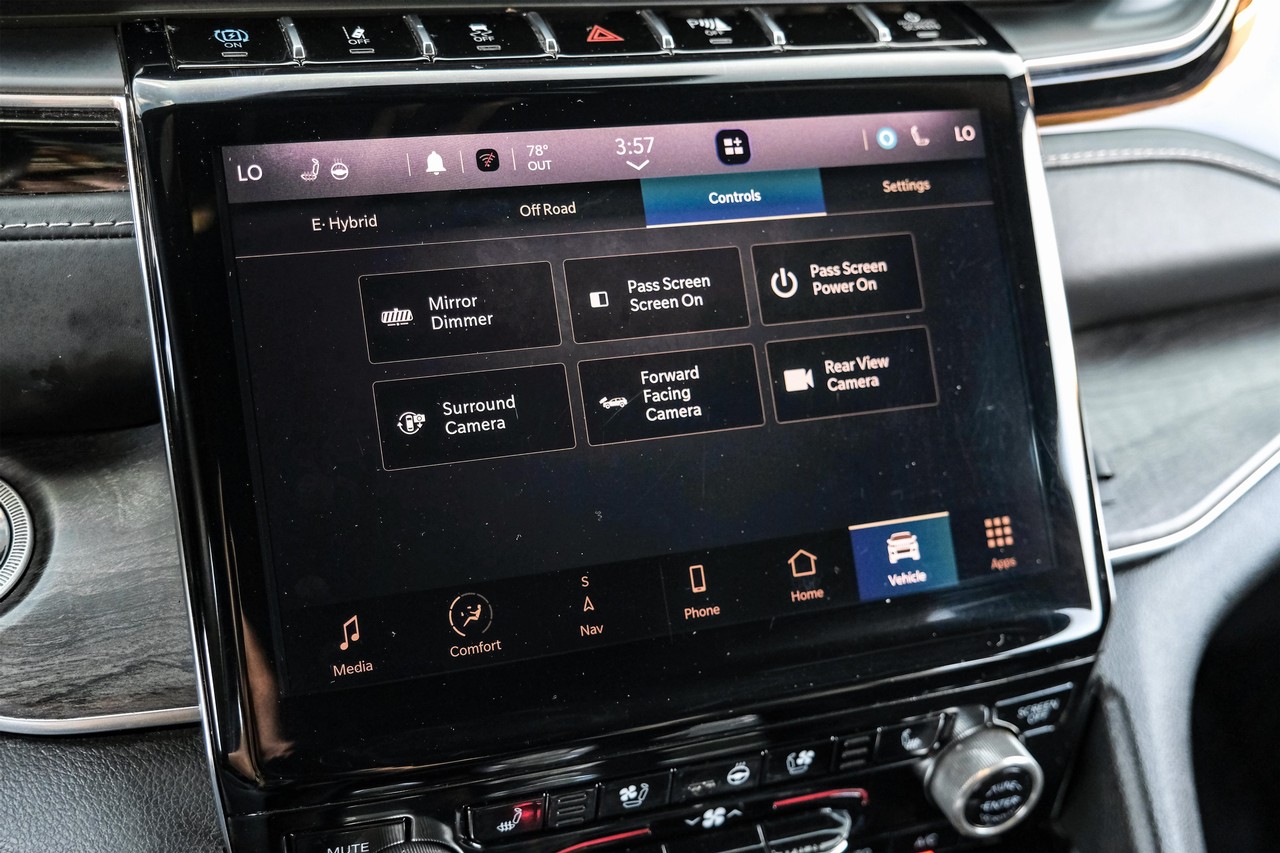 Jeep Grand Cherokee 4xe Vehicle Main Gallery Image 34