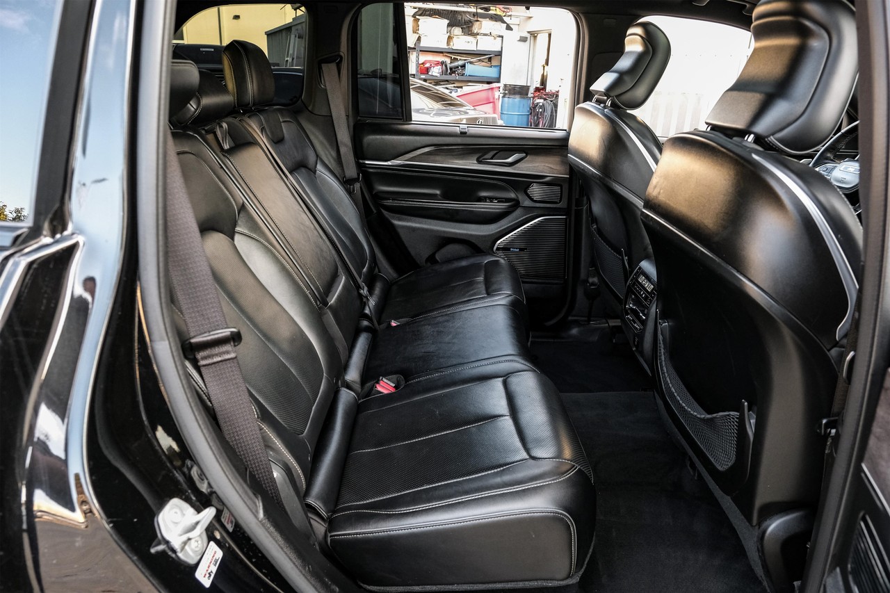 Jeep Grand Cherokee 4xe Vehicle Main Gallery Image 40