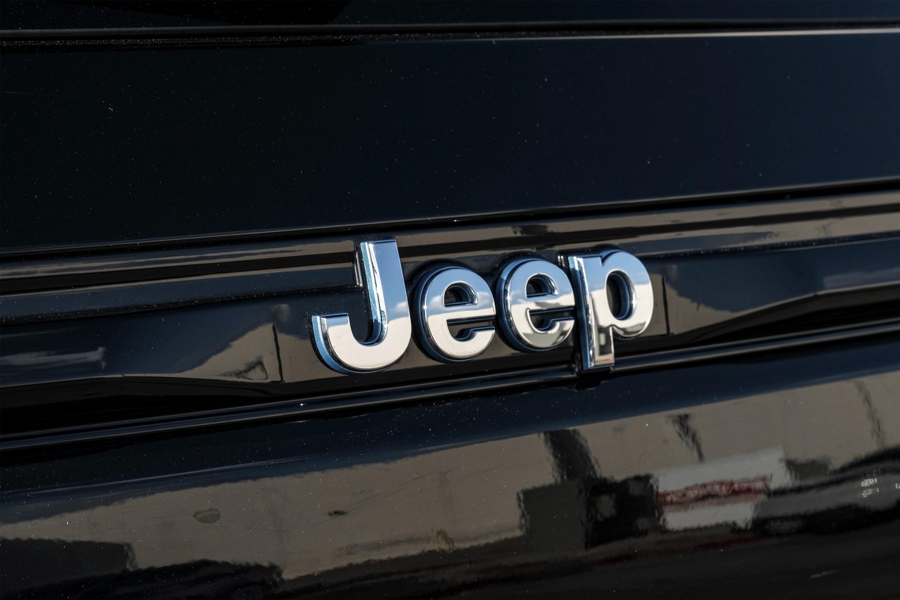 Jeep Grand Cherokee 4xe Vehicle Main Gallery Image 62