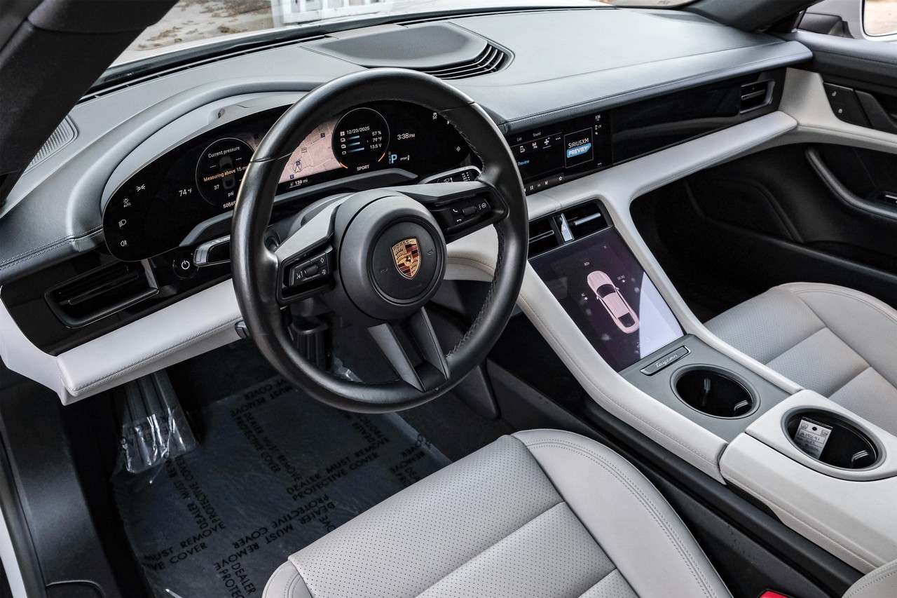 Porsche Taycan Vehicle Main Gallery Image 03