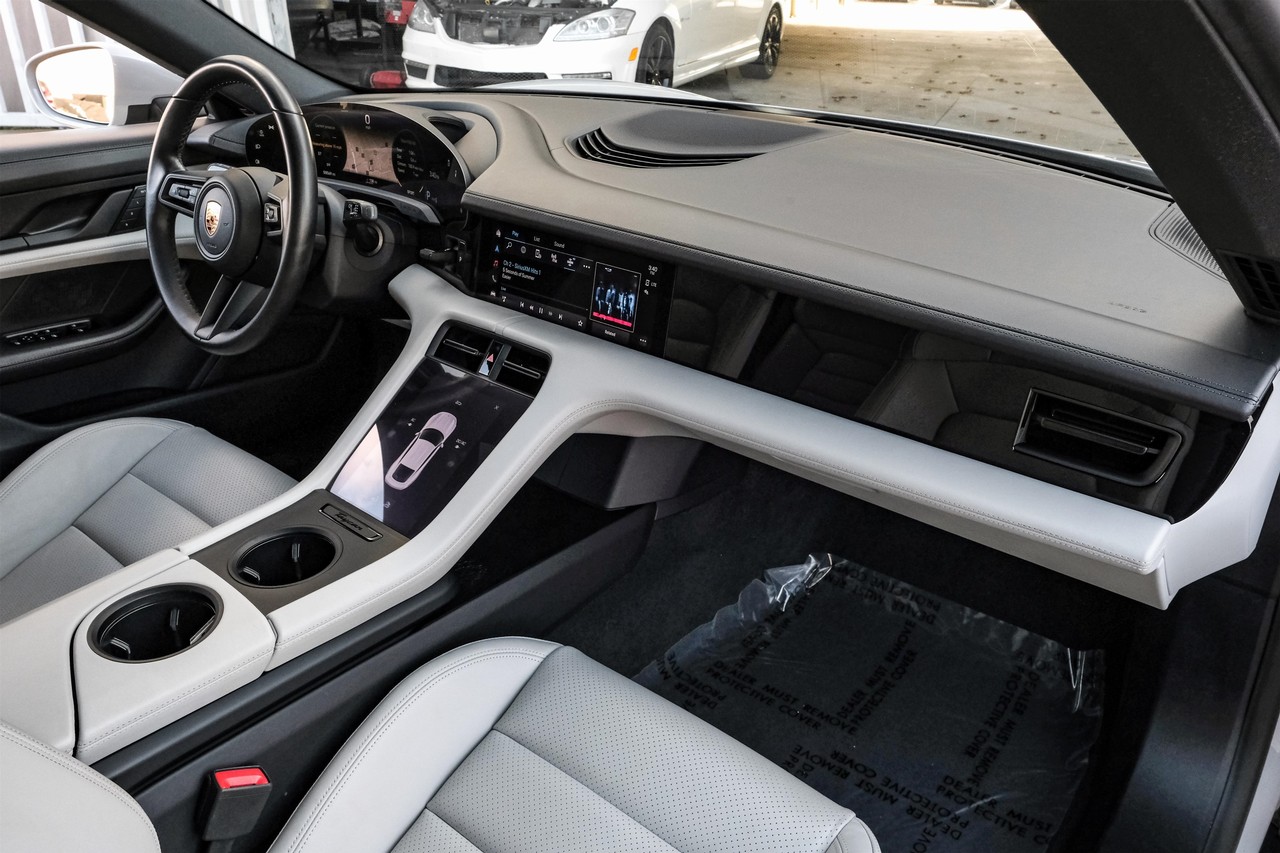 Porsche Taycan Vehicle Main Gallery Image 12