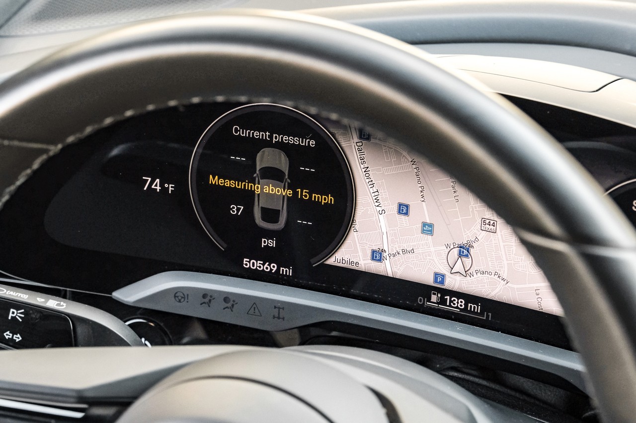 Porsche Taycan Vehicle Main Gallery Image 18