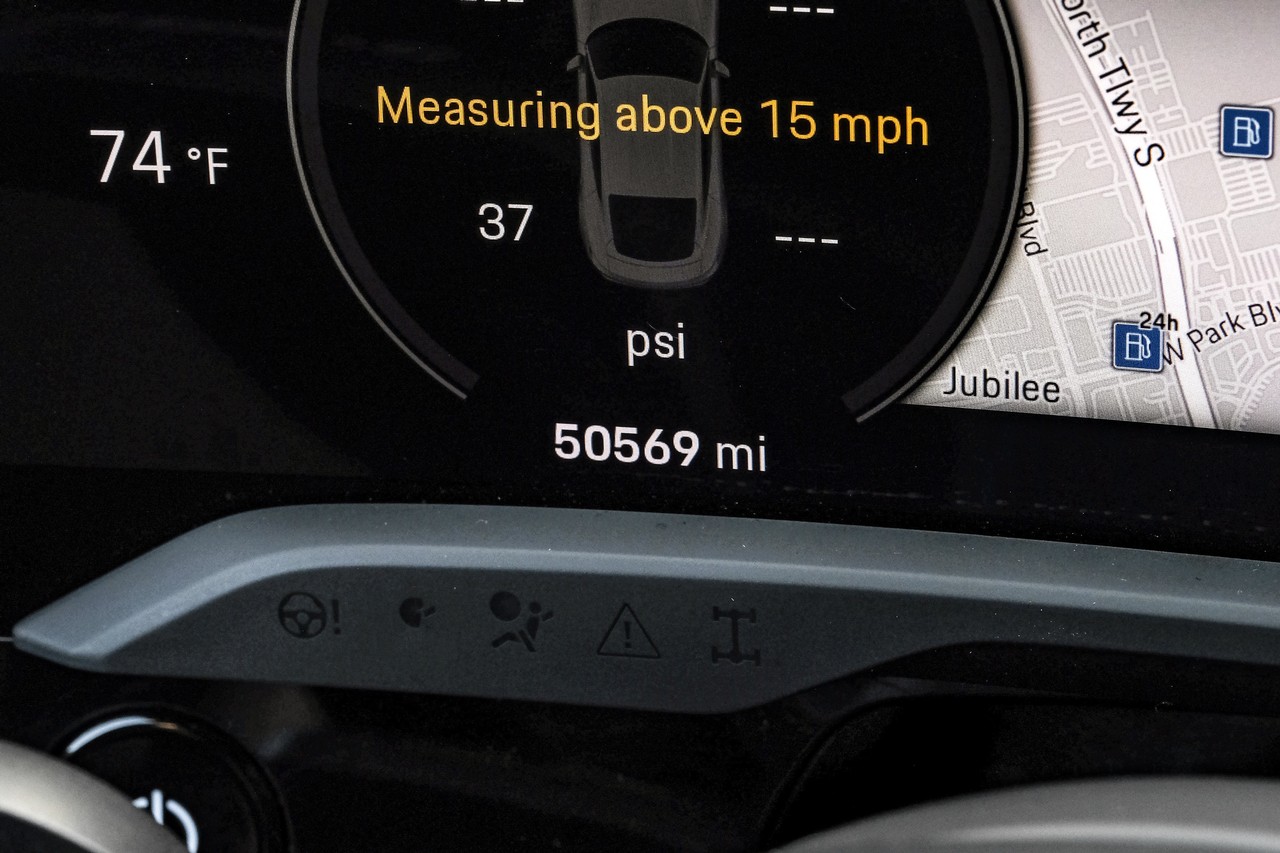 Porsche Taycan Vehicle Main Gallery Image 20