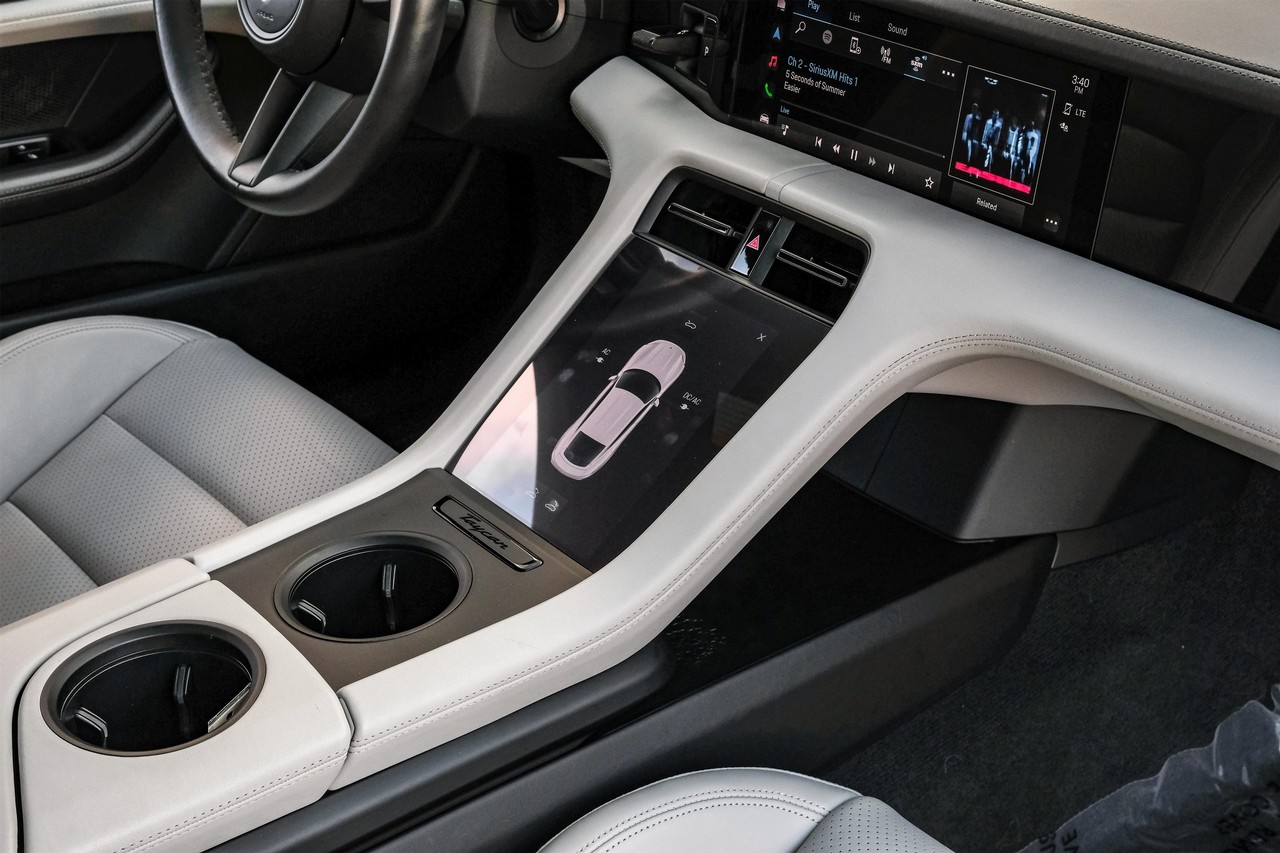 Porsche Taycan Vehicle Main Gallery Image 21