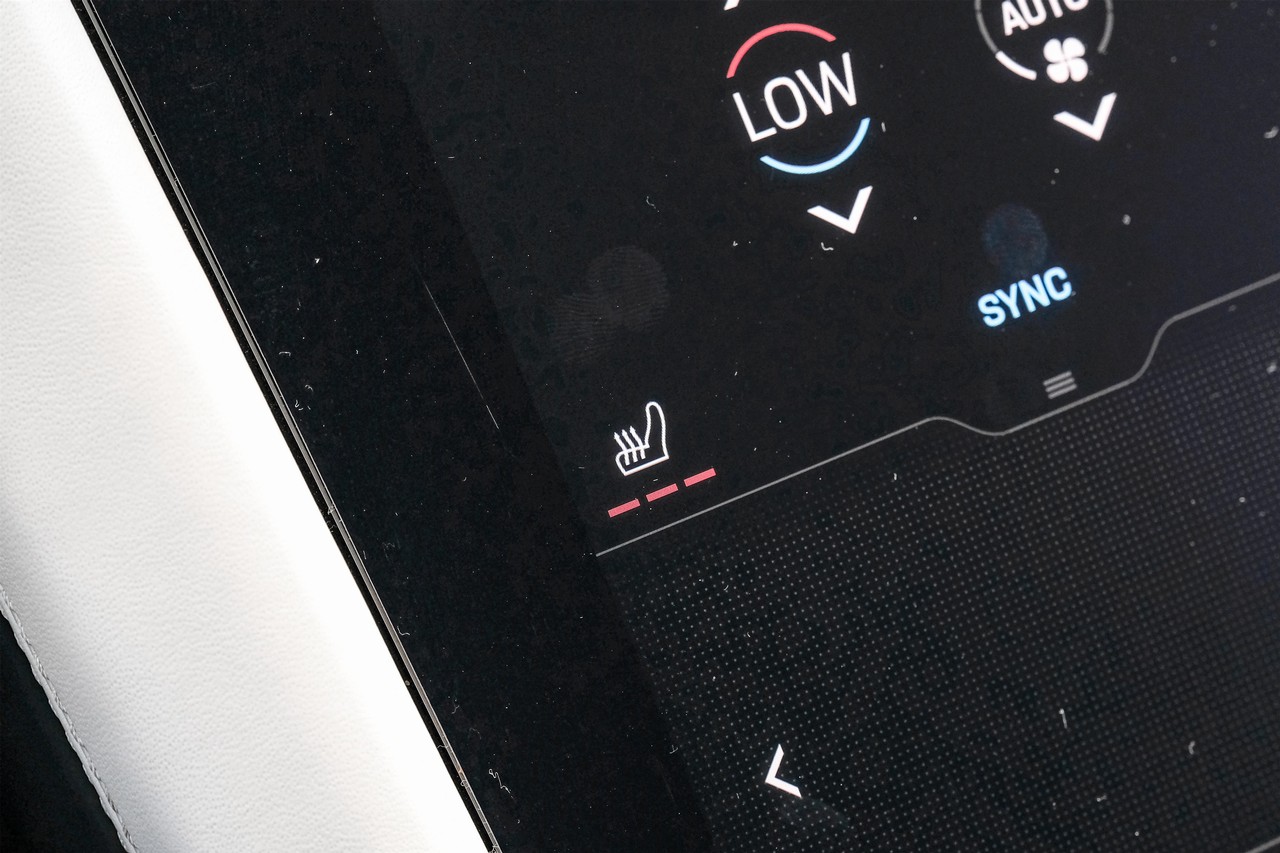 Porsche Taycan Vehicle Main Gallery Image 25