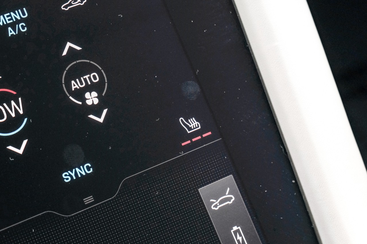 Porsche Taycan Vehicle Main Gallery Image 26