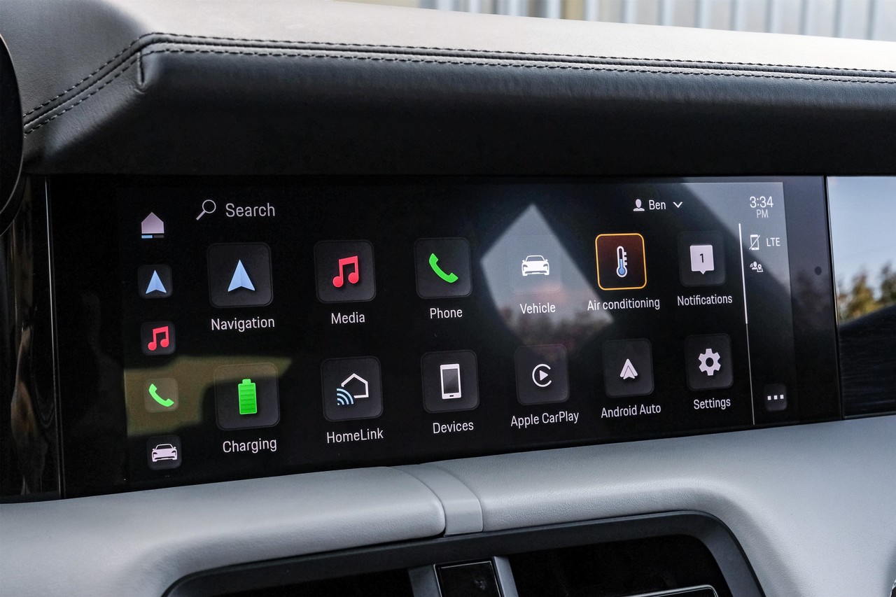 Porsche Taycan Vehicle Main Gallery Image 28