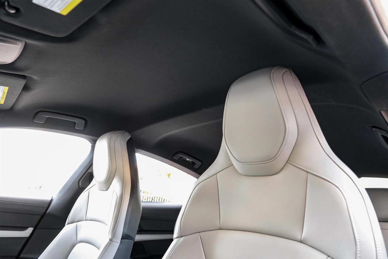 Porsche Taycan Vehicle Main Gallery Image 31