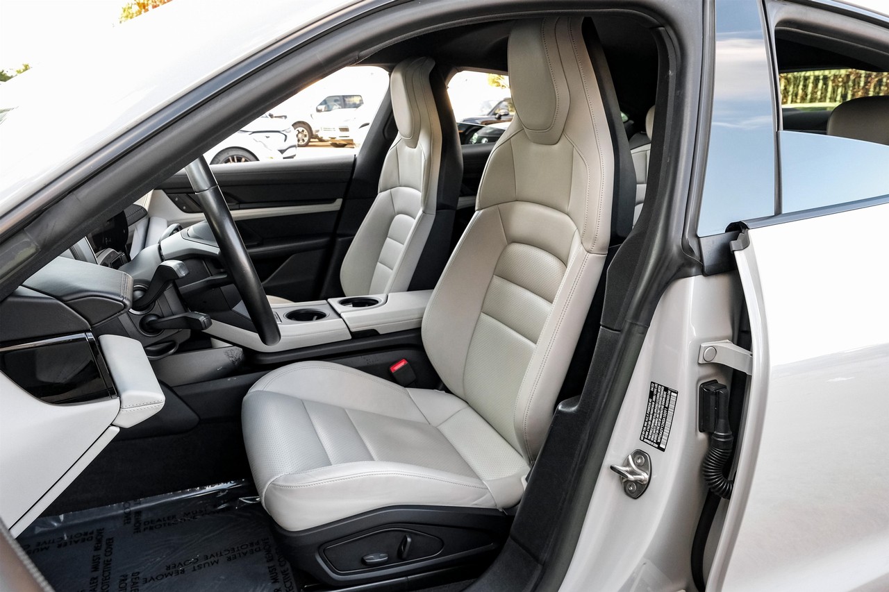 Porsche Taycan Vehicle Main Gallery Image 32