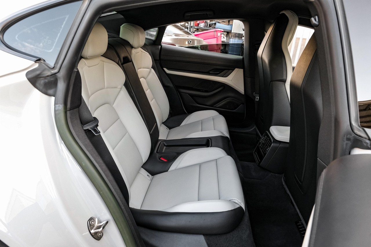 Porsche Taycan Vehicle Main Gallery Image 37