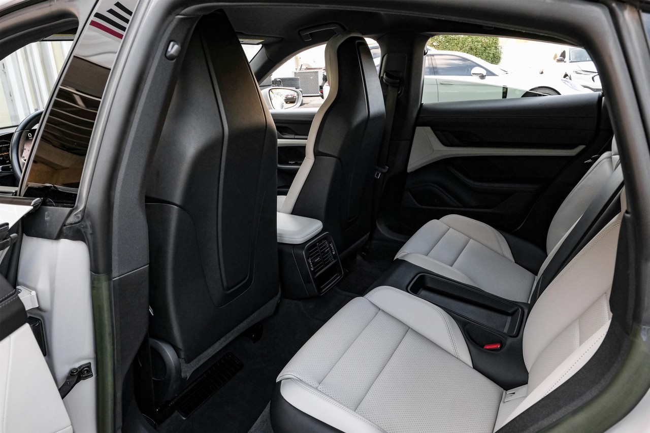 Porsche Taycan Vehicle Main Gallery Image 40