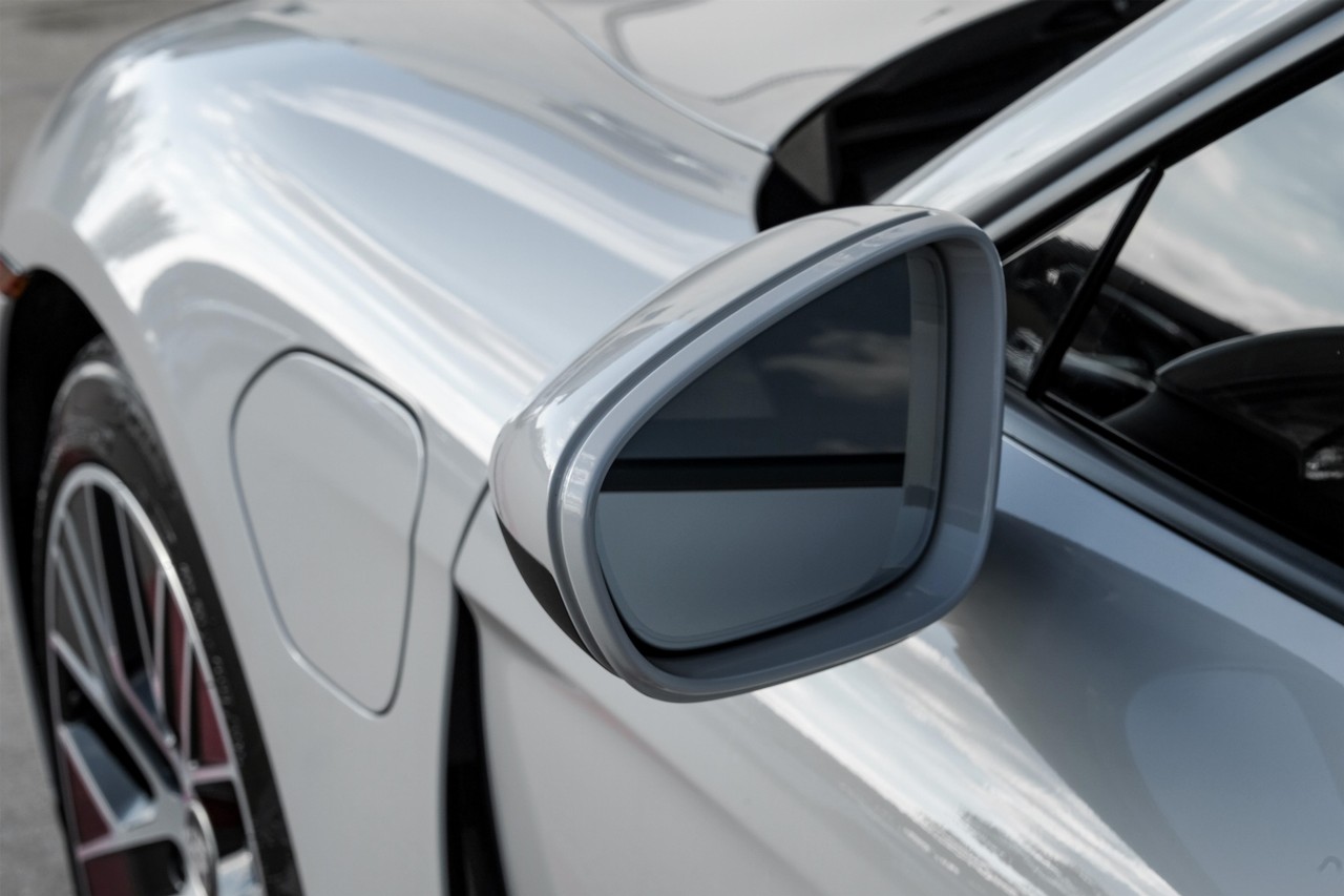 Porsche Taycan Vehicle Main Gallery Image 43