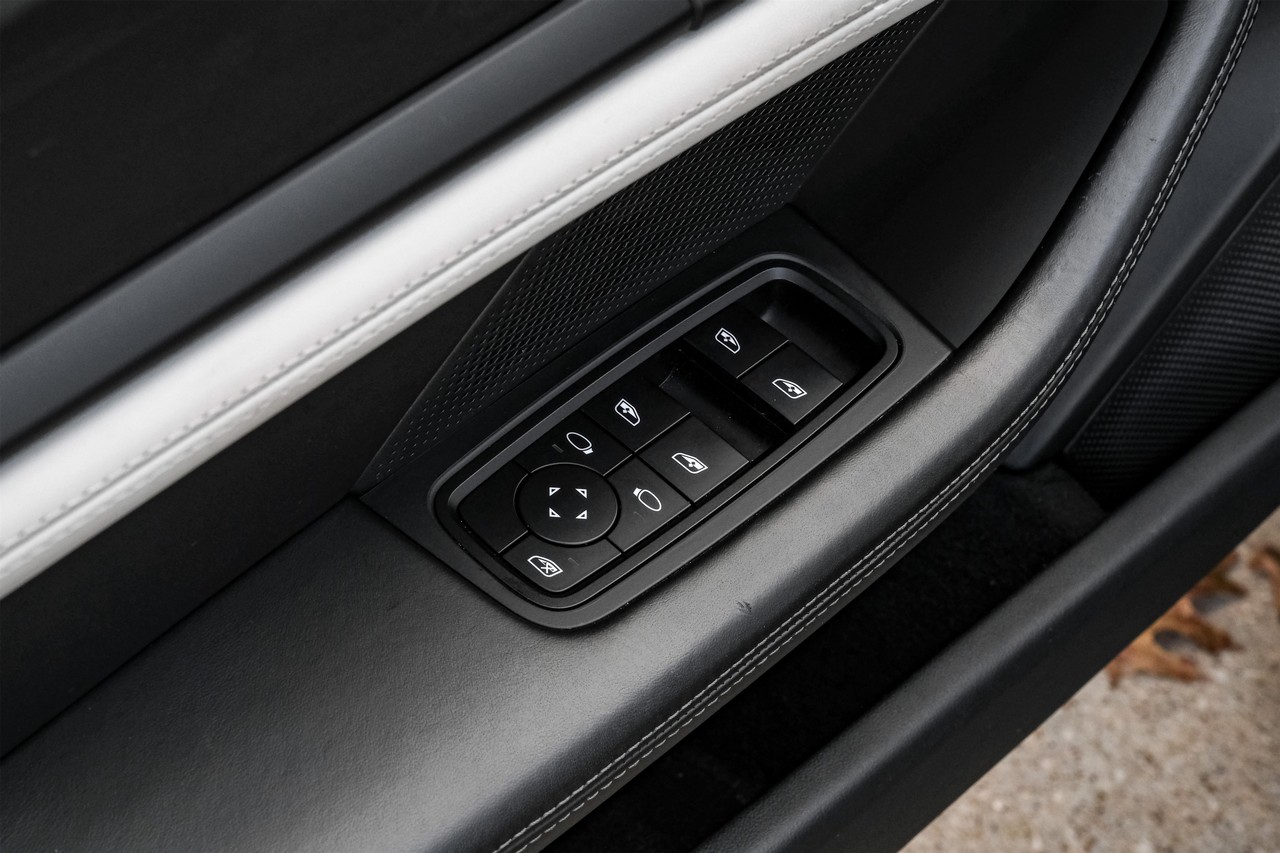 Porsche Taycan Vehicle Main Gallery Image 45