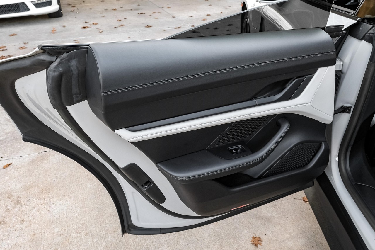 Porsche Taycan Vehicle Main Gallery Image 47