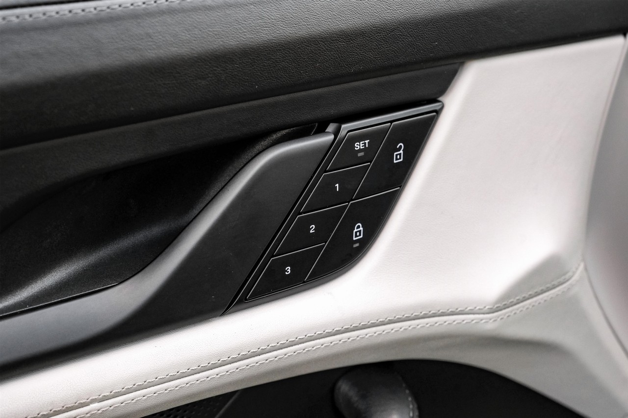 Porsche Taycan Vehicle Main Gallery Image 48