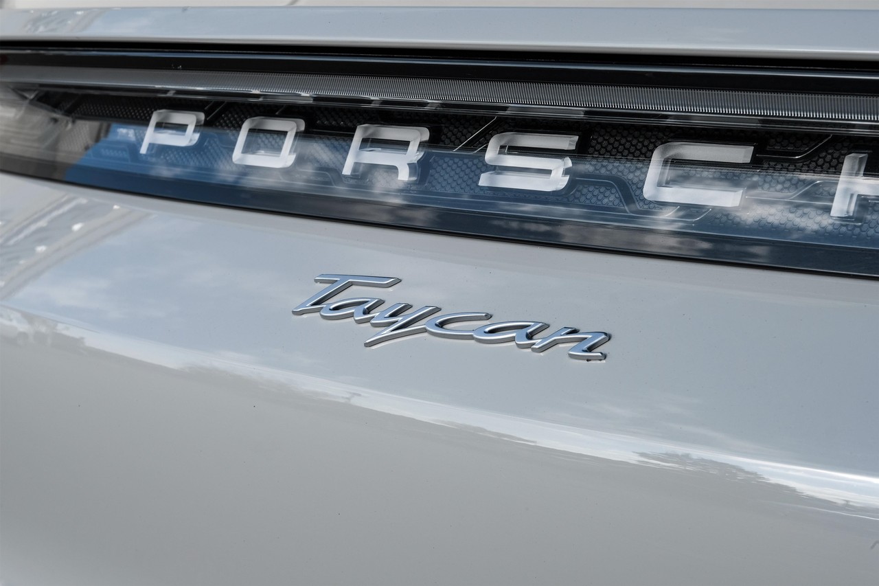 Porsche Taycan Vehicle Main Gallery Image 50